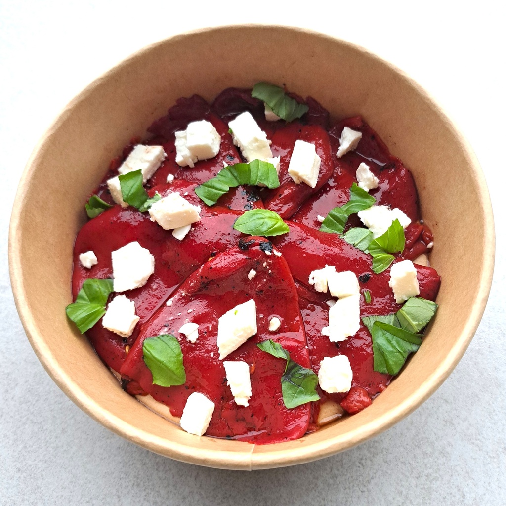 Tapa: zoete piquillo pepers met feta en basilicum