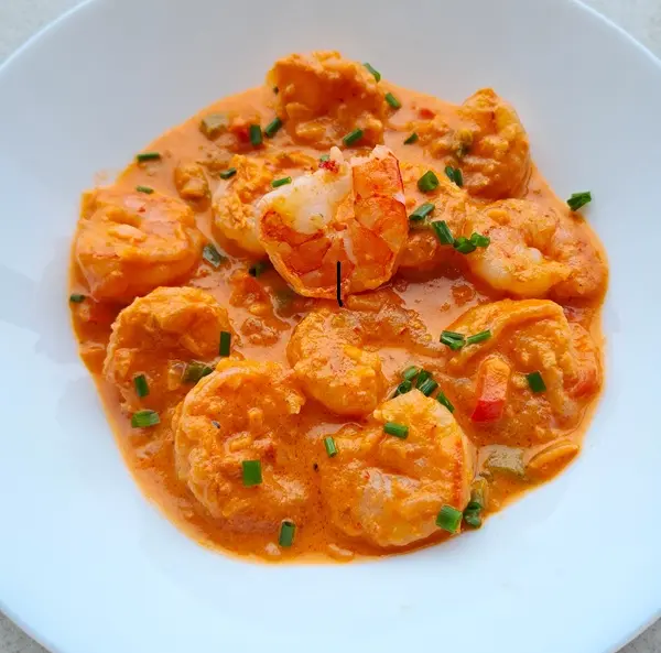 Tapa: Scampi in een tomatenroomsausje