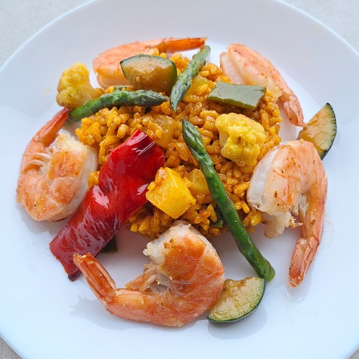 Hoofdgerecht: Paella met scampi en groentjes